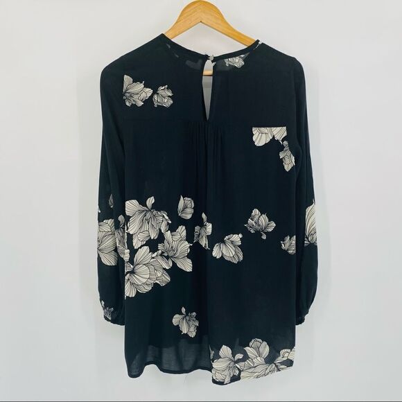 Forever 21 black tunic style floral top with keyhole detail medium - Picture 2 of 6